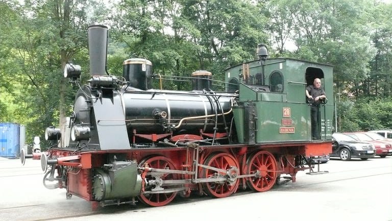 Der Verein hält seit 1985 die Loks am Laufen. Damals ging er aus der DGEG, Deutschen Gesellschaft für Eisenbahngeschichte, hervor.