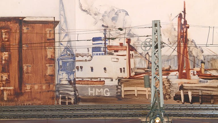Auch aus den 1950er Jahren stammen die Malereien am Hintergrund der Anlage. Dampf-Romantik pur beim Verein Modelleisenbahn Hamburg. (Foto: SWR, Andreas Stirl)