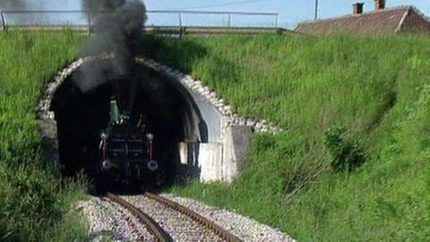 Lokomotive in einem Tunnel (Foto: SWR)
