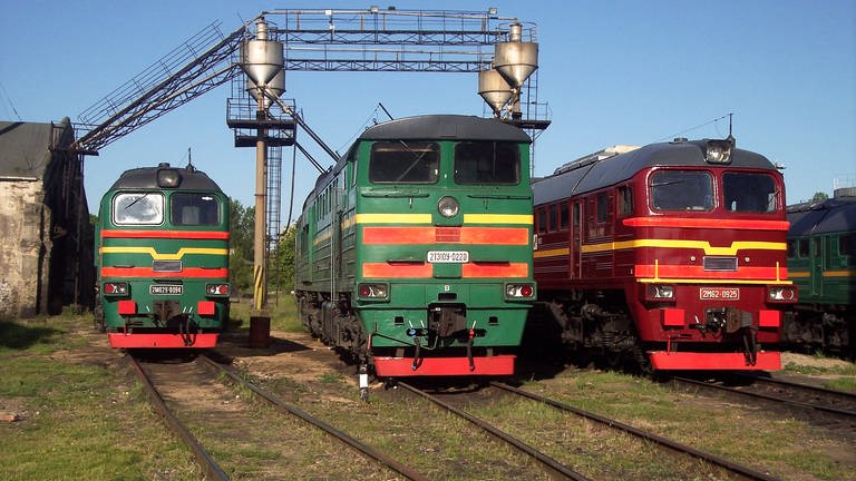 Lok-Depo Daugavpils 2M62 2,TE10 und 2M62 (Foto: SWR)