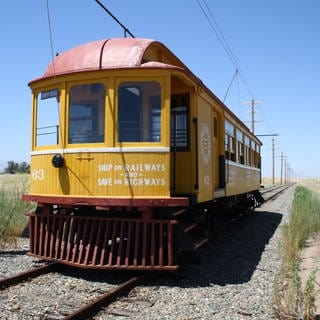 Straßenbahnwagen auf der Strecke des Western Railway Museums