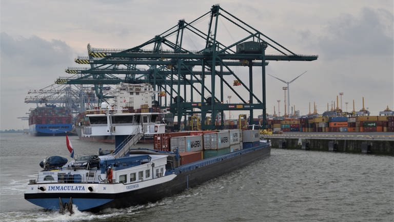 Nach Rotterdam und vor Hamburg hat Antwerpen den zweitgrößten Seehafen Europas. Auch dort boomt nicht zuletzt das Containergeschäft. (Foto: SWR, Helmut Frei)