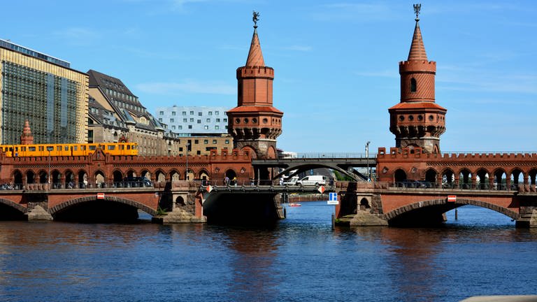 Die Oberbaumbrücke, verbindet seit 1896 Friedrichshain und Kreuzberg über die Spree miteinander (Foto: SWR, Grit Merten)