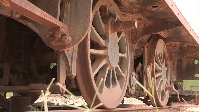 Treibräder der 'Kitchener-Lokomotive'. (Foto: SWR, Michael Mattig-Gerlach)