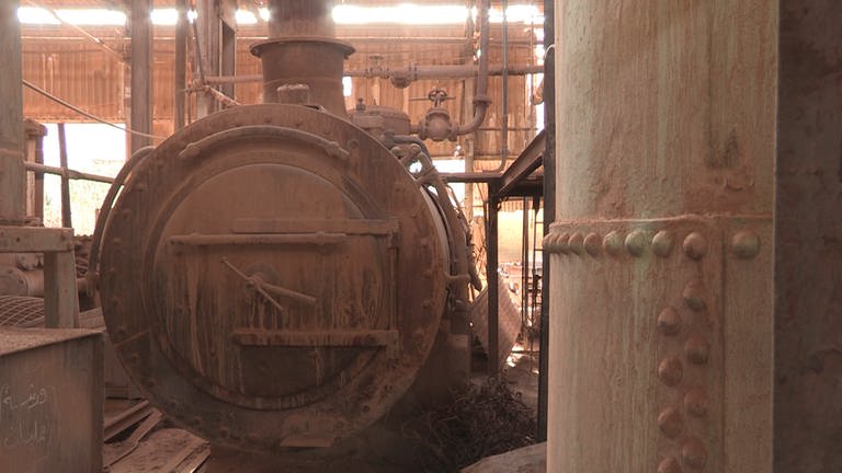 Die letzten Dampflokomotiven im Sudan fanden als Kessel im Betriebswerk Atbara Verwendung. (Foto: SWR, Michael Mattig-Gerlach)