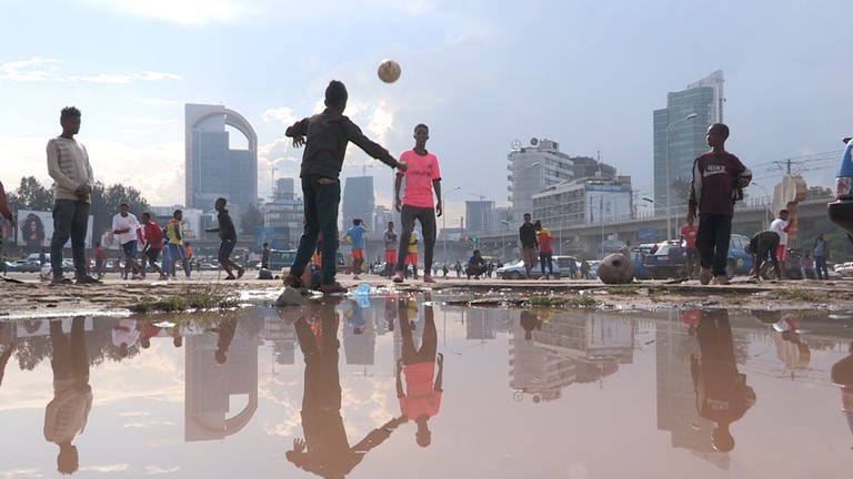 Addis Abeba ist eine junge Stadt. Mehr als die Hälfte der Bevölkerung ist unter zwanzig. (Foto: SWR, Rüdiger Lorenz)