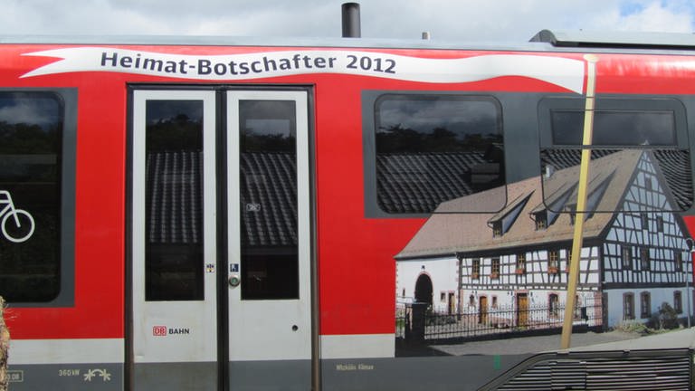 Der „Bundenthaler“, der aus Mannheim über Ludwigshafen, Neustadt und Landau in den Pfälzer Wald fährt, ist heute ein moderner Regio-Triebwagen der Bahn. (Foto: SWR, SWR)