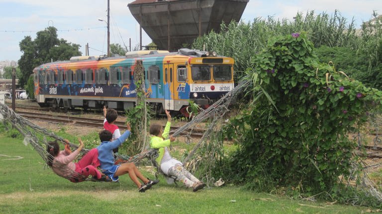 Zug mit Kindern (Foto: SWR)