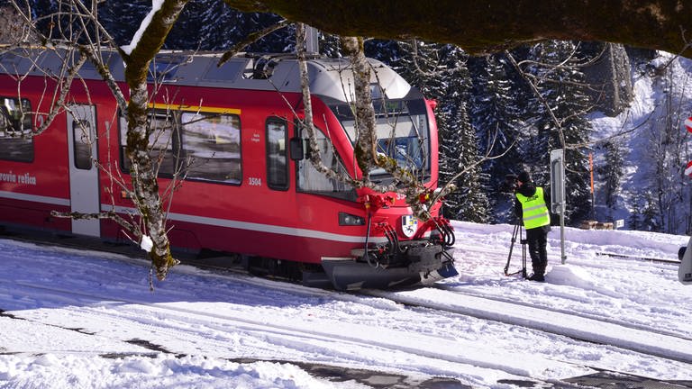 Zug der Chur-Arosa-Bahn vor Peist (Foto: SWR)