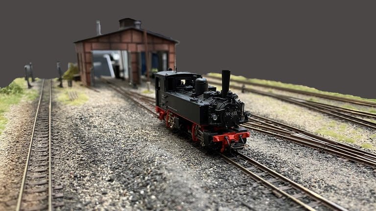 Die legendäre Eisenbahn-Romantik Titellok 99 633 wird in der Spurweite H0e in überarbeiteter Form neu aufgelegt. (Foto: SWR, Hagen von Ortloff)