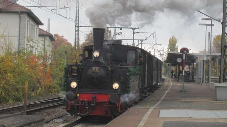 Die einzige betriebsfähige württembergische T3 im ältesten württembergischen Bahnhof Untertürkheim (Foto: SWR, SWR - Susanne Mayer-Hagmann)