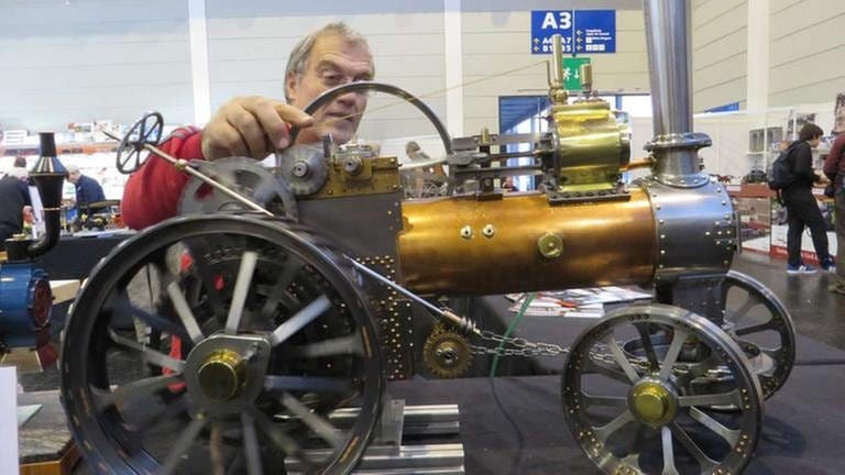 FN Dampfmodell: Sieben Jahre lang baute dieser Modellbauer aus Österreich an seinem Fowler-Dampf-Lokomobil (Foto: SWR, SWR - Bernhard Foos)