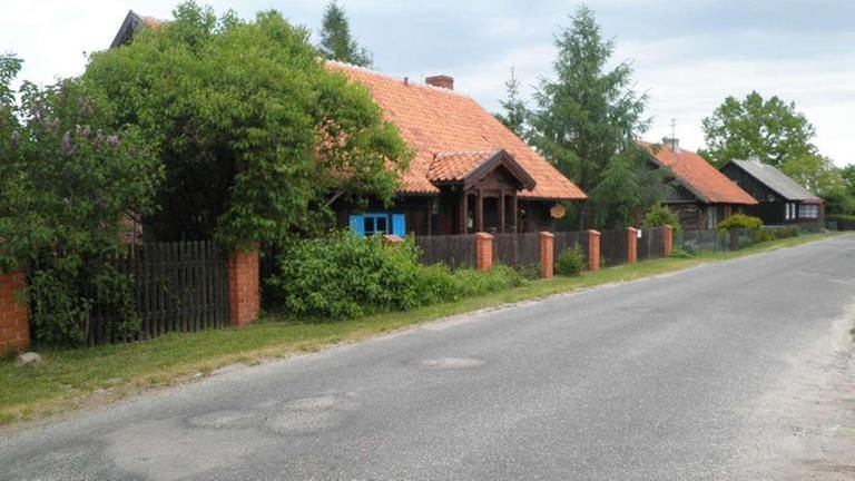Typische polnische Holzhäuser.