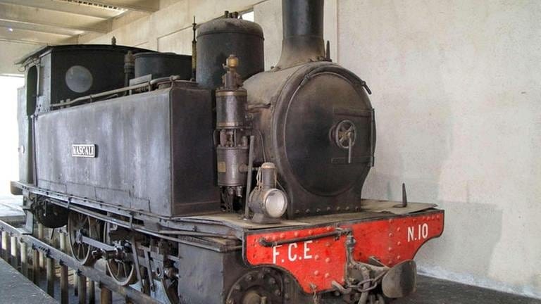 In Bronte steht ein ganz besonderes Relikt aus den alten Dampflokzeiten, die Mascali. Sie ist 1894 von Ernesto Breda in Milano gebaut worden. (Foto: SWR, SWR - MGW)