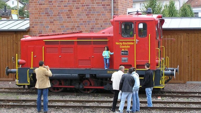 Lok 51 der Merzig -  Büschfelder Eisenbahn wurde von Fa. Jung in Jungental gebaut und  ist betriebsbereit. (Foto: SWR, Wolfgang Drichelt -)