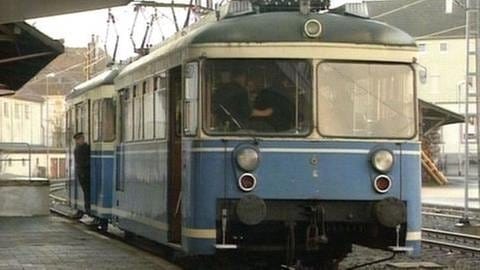 Der Triebwagen T 6 ist der letzte Triebwagen, den die Trossinger Eisenbahn in Betrieb nimmt.