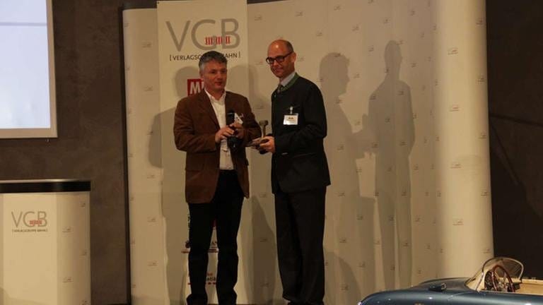 EJ Redakteur Dr. Christoph Kutter überreicht den Preis an Wolfgang GerberLiliput für den H0 Kesselwagen (Foto: SWR, SWR - Wolfgang Drichelt)