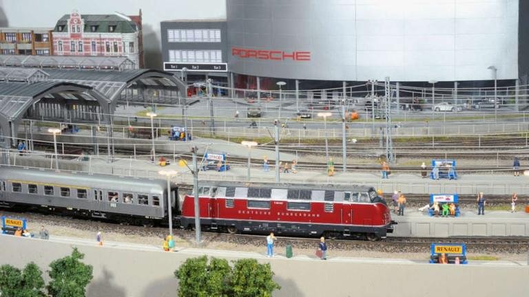 Porschewerk am Bahnhof (Foto: SWR, SWR - Susanne Mayer-Hagmann)