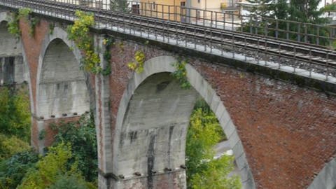 Strecken Verzweigung über zwei Brücken vor Borgo S. Orenzo (Foto: SWR, SWR - Wolfgang Drichelt)