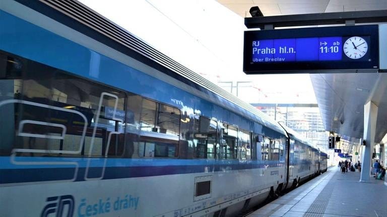 Blau-weißer Railjet der tschechischen Staatbahn