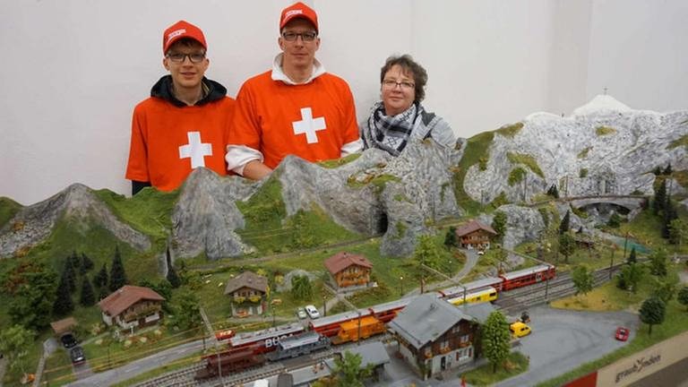 Den Anfang unseres Messerundgangs macht die Privatanlage der Familie Dumler in Spur H0e. - Die Rhätischen Bahn von Klosters nach Davos, so weit wie möglich originalgetreu nachgebaut.. (Foto: SWR, SWR - Wolfgang Drichelt)