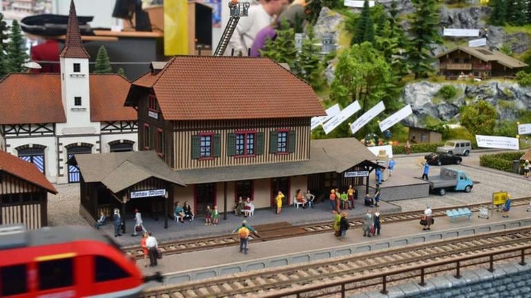 Für Freunde der württembergischen Eisenbahn präsentiert "Noch" den Bahnhof Honau. (Foto: SWR, SWR - Harald Kirchner)