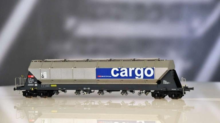 Die Firma "Nürnberger Modell Eisenbahnen" fertigt in diesem Jahr Silowagen für den Getreidetransport in verschiedenen Farbvarianten. (Foto: SWR, SWR - Harald Kirchner)