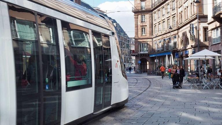 Im Zuge der Wiedereinführung der Straßenbahn Anfang der 1990er Jahre wurde das Verkehrskonzept der Innenstadt Straßburgs komplett überarbeitet. (Foto: SWR, SWR - Ildico Wille)