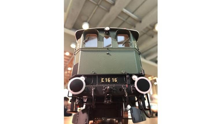 Firma KM 1: E 16 16, war hauptsächlich in Süddeutschland unterwegs, einzige Lok mit Buchliantrieb, d.h. Ein Achsmotor, der die Achse direkt antreibt. (Foto: SWR, SWR - Alexander Schweitzer)