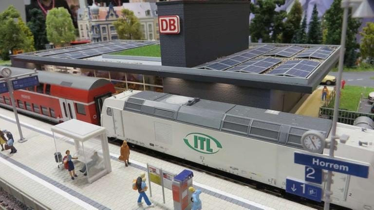 Faller bringt mutig den modernsten Modellbahnhof nach dem Vorbild der neukonzipierten Deutsche Bahn-Stationen heraus. (Foto: SWR, SWR - Bernhard Foos)