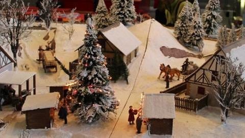 LGB Modellbahnanlage mit Weihnachtsbaum (Foto: SWR, SWR - Wolfgang Drichelt)