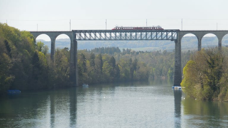 Der Churchill-Pfeil auf der Rheinbrücke bei Eglisau (Foto: SWR, SWR - Alexander Schweitzer)