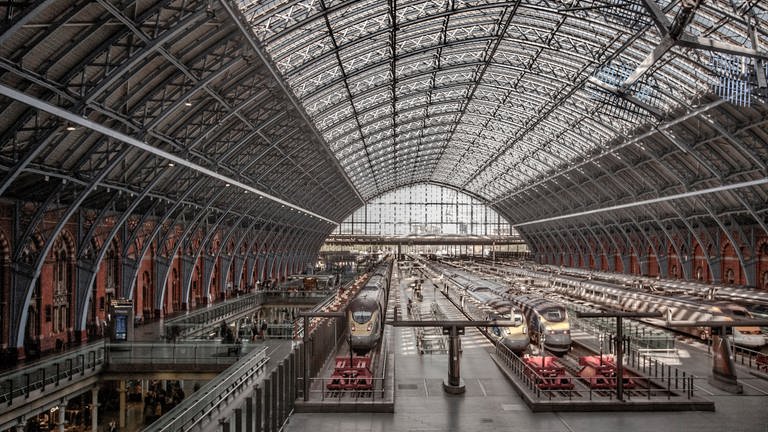 Bahnhofshalle der St. Pancras Station (Foto: YUZU Productions / Bea Müller)