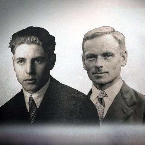 Historische Schwarz-Weiß-Aufname dreier Männer (Foto: SWR)