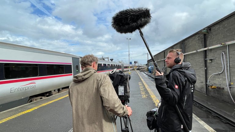 Das SWR-Team fährt mit dem Enterprise-Zug nach Belfast