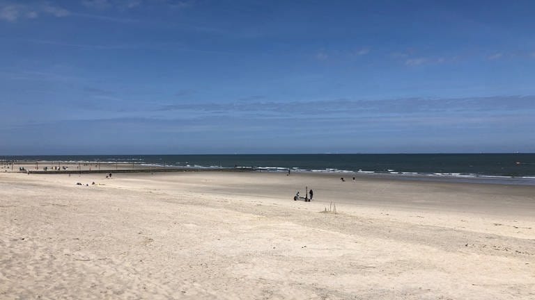 Am Strand von Wangerooge – Sandburgen bauen ist hier leider verboten. (Foto: SWR, Alexander Schweitzer)