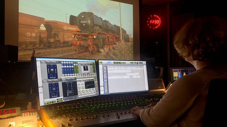 Im SWR wird der Film dann geschnitten und gemischt. Die finale Szene von der Fotojagd auf Schnellzuglokomotive 01 180 bedarf besonderer Aufmerksamkeit. 