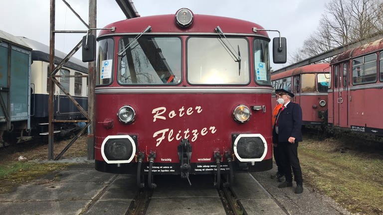 Der ROTE FLITZER, eine historische Schienenbusgarnitur aus den 1950er und 1960er Jahren, erinnert an die spannende Epoche des Wirtschaftswunders. (Foto: SWR, Michael Kost)
