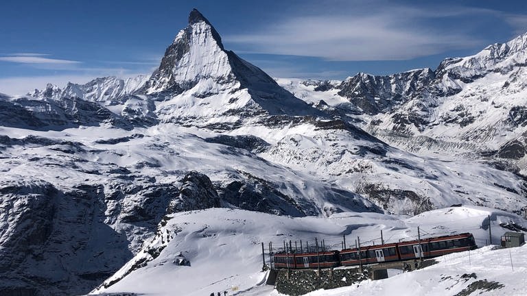 Bahn und Berg – wegen dieses Blicks aufs Matterhorn wurde 1898 die Gornergratbahn gebaut.