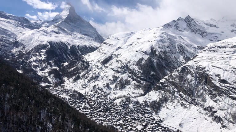 Zermatt im Winter – im Hintergrund das Matterhorn.