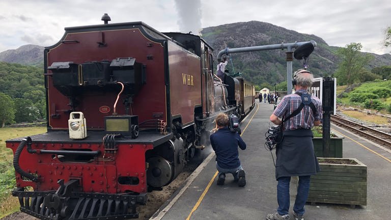In Beddgelert verlässt das SWR-Team den Zug. Die weitere Strecke der Welsh Highland Railway hat Eisenbahn-Romantik bereits vor ein paar Jahren portraitiert.  (Foto: SWR, Kirsten Ruppel)