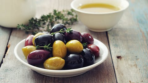 Oliven in einem Schälchen (Foto: Colourbox, Foto: Colourbox.de)
