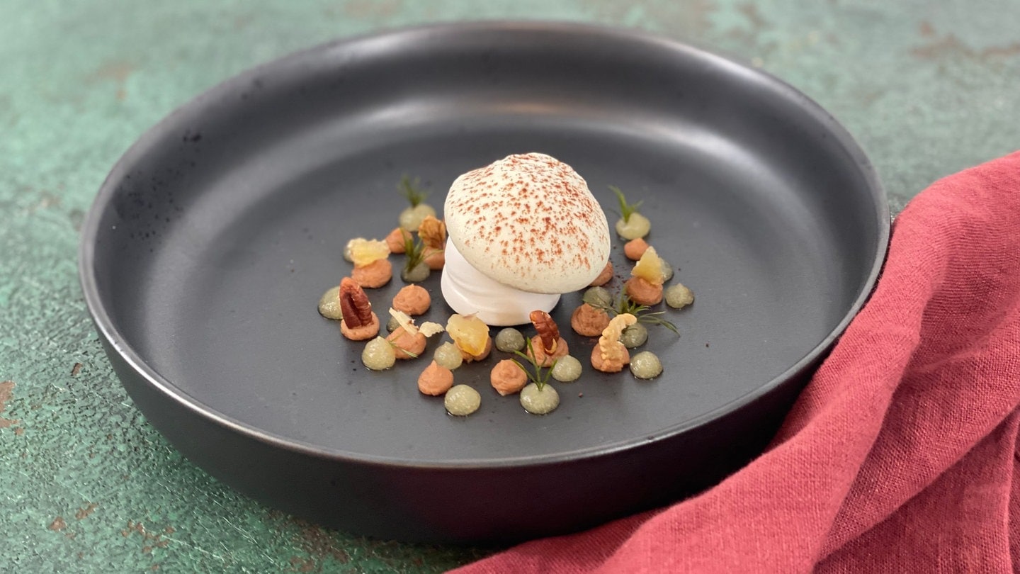 Maronen-Baiser-Törtchen mit Vanillesahne - Rezepte - Kaffee oder Tee - TV
