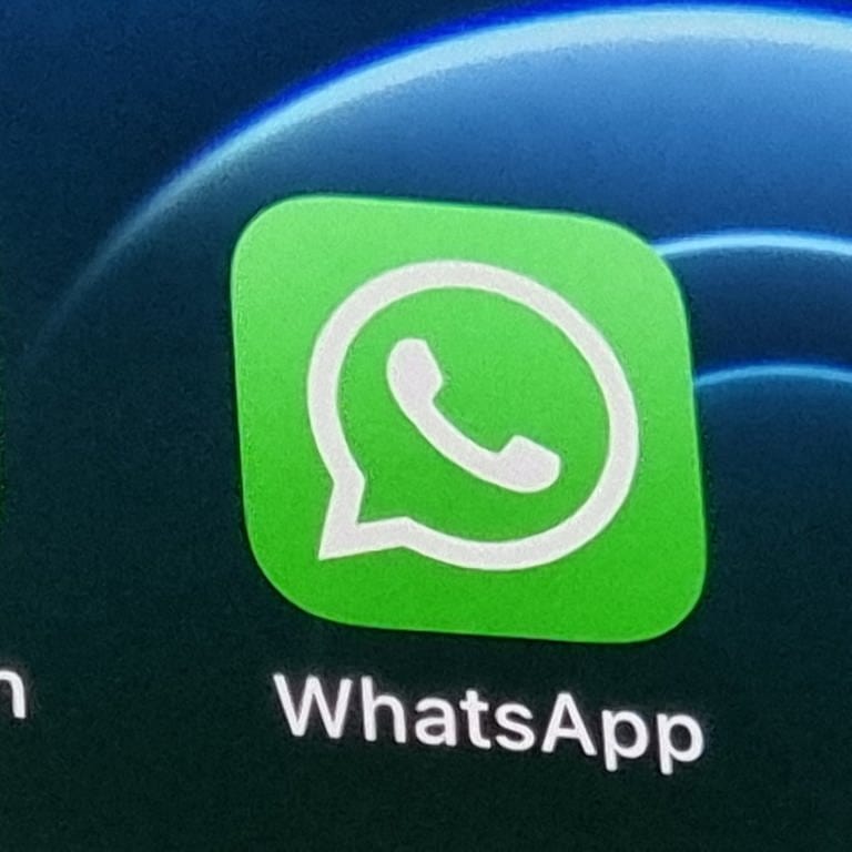 Die Anwendung von WhatsApp auf einem iPhone 12. Die monatelange Kontroverse um die neuen Datenschutz-Regeln bei WhatsApp hat für Facebooks Chatdienst bisher nur geringe Folgen in Deutschland. 