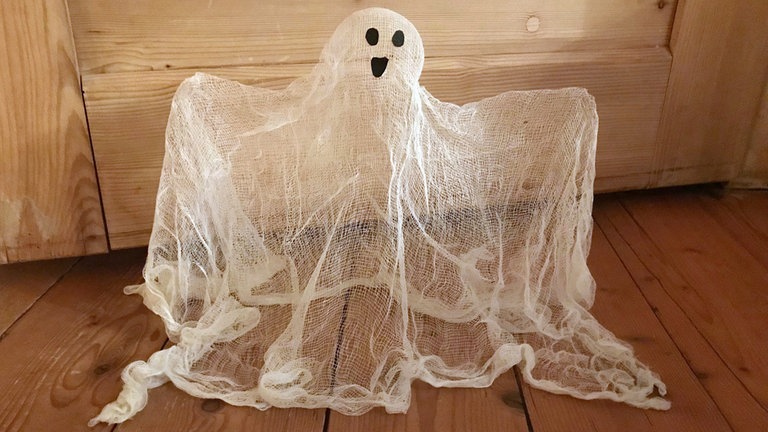 Schwebende Geister und Leuchtende Kürbisse für Halloween - Kreativ 