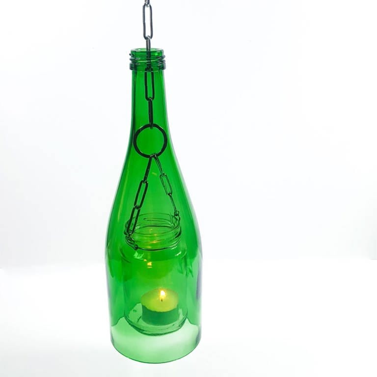 Windlicht aus alten Weinflaschen (Foto: Lisa Vöhringer)