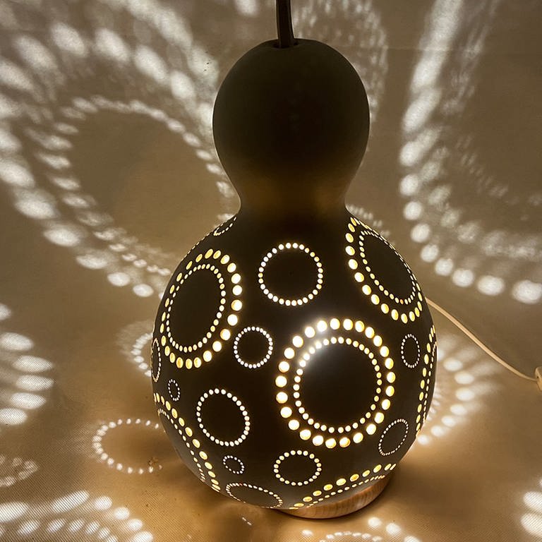 Lampe aus Flaschenkürbis (Foto: Yesim Erdem)