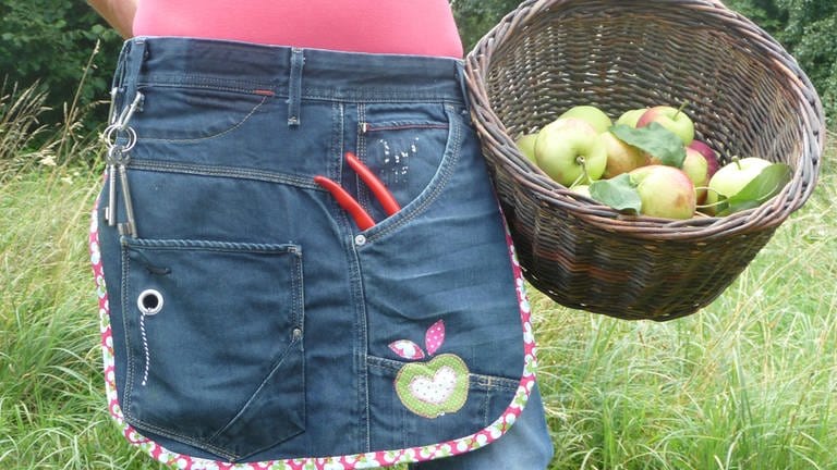 Gartenschürze aus alten Jeans (Foto: Laura Wilhelm)