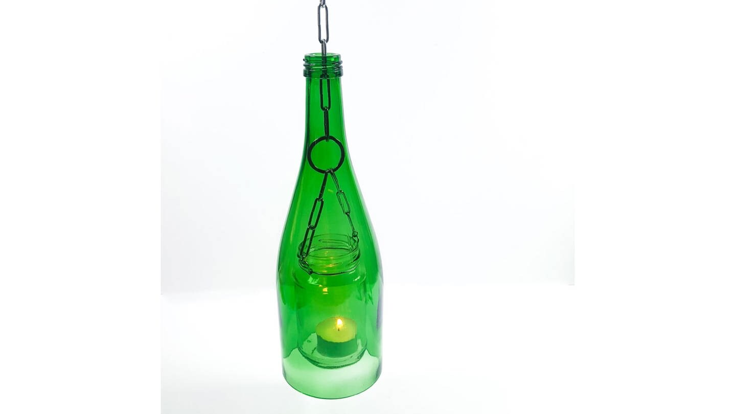 Windlicht aus alten Weinflaschen (Foto: Lisa Vöhringer)