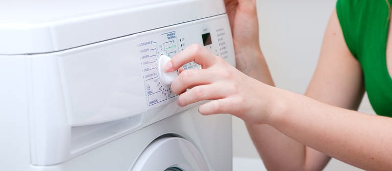Temperatur an Waschmaschine einstellen  (Foto: Colourbox)
